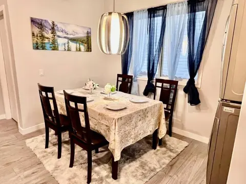 Spacious & Comfy Upper Floor 3BR Suite in Detached House