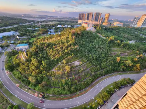 Cosy Condo at Meridin Medini with Legoland view