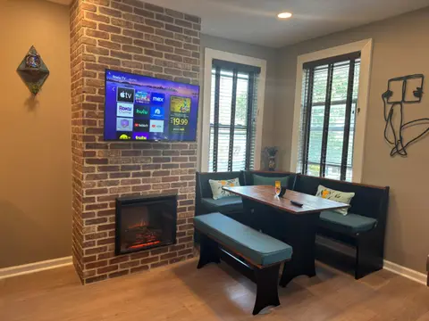 NEW! Urban Oasis, Chic 3-BR 2-BA Corner Unit, Steps Away from NYC!