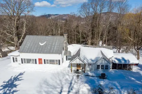 CountryBear- AC, Pool, Hot Tub, Fire Pit, Grill