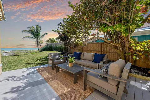 Luxury Oceanfront Vacation Home in Cocoa Beach 5 Bedrooms, Game Room & Direct Beach Access