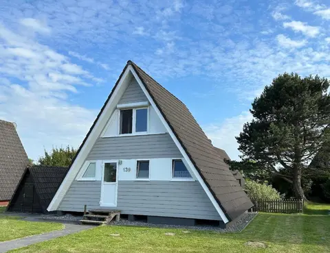 Nettes Ferienhaus in Fedderwardersiel mit Eigenem Garten - b48709