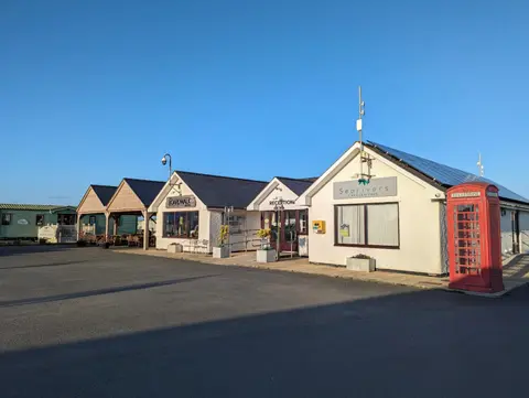 Peacehaven, Ynyslas, Borth