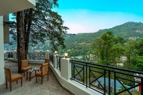 StayVista at The Northern Lake House with Balcony