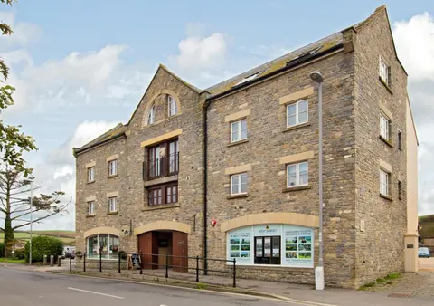2 Bed in West Bay oc-m29216