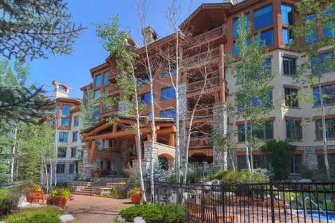 Spacious studio condo with lift view at Elkhorn Lodge