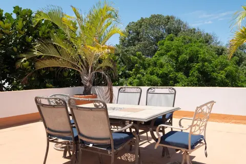 Multi-unit beachside complex for up to 12 guests