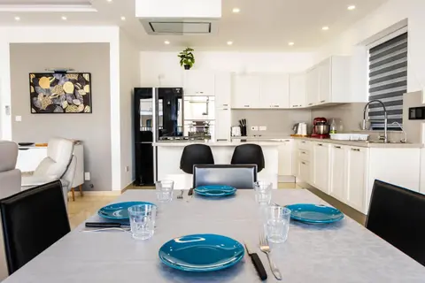 Mellieha, Luxury 3 Bedroom Azure Maisonette
