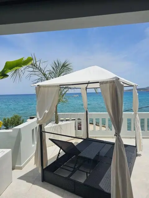 Beachfront luxury suite