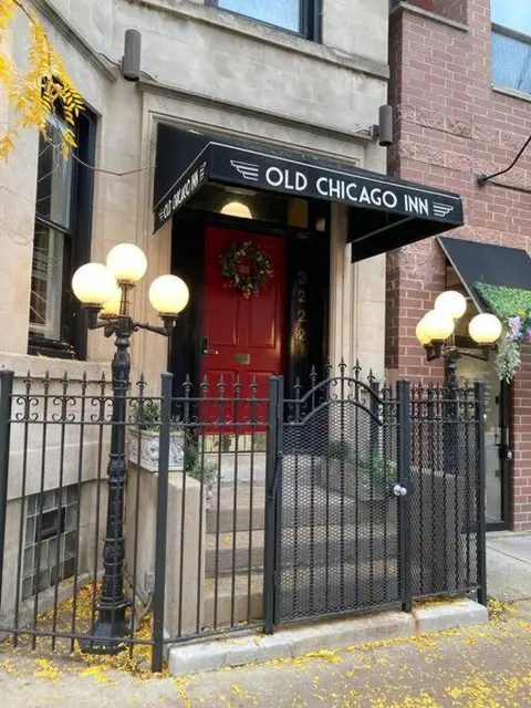 Private room with full size bed in Lakeview - 3C
