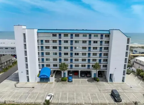 Sea breeze-Steps from the beach