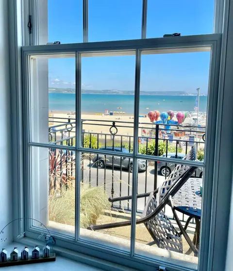 Beachfront with balcony 1st Floor apartment "The Beaches"