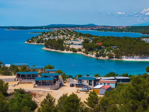 Dragon Bay - Falkor