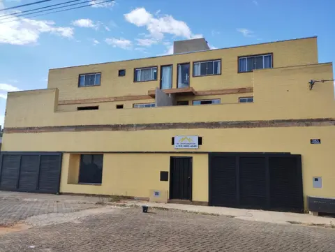 Flat de 2 quartos com AR na área central de GV com conzinha completa-garagem-wifi-Bom p grupos ou familias ou empresas