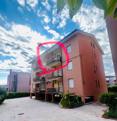 Appartamento bellissima vista lago, spiaggia privata,nuovo