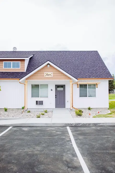 Creekside Cabin Ponderosa- ONE BR Stay near Lava