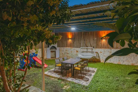 Doğa manzaralı korunaklı Villa Şura
