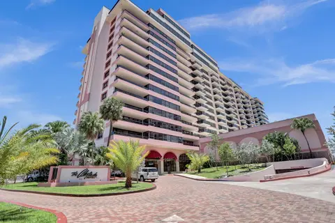 Corner 2BR With Ocean View and Beach Access 820
