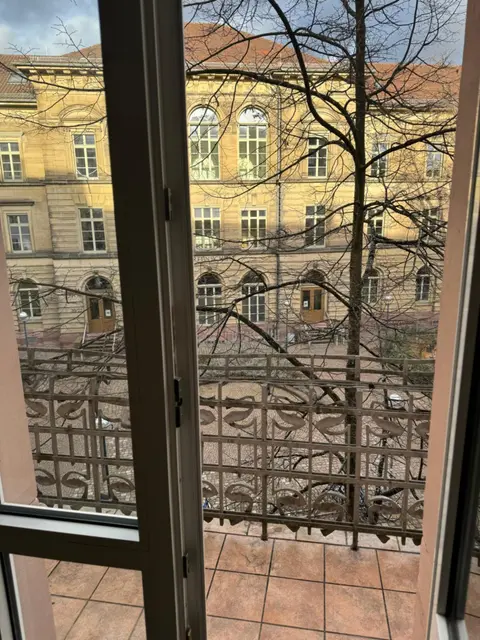 Luxuriös kernsanierte Altbauwohnung