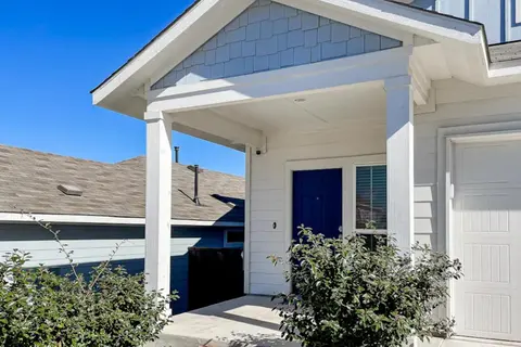 Modern & Stylish Retreat Near Downtown- New Home