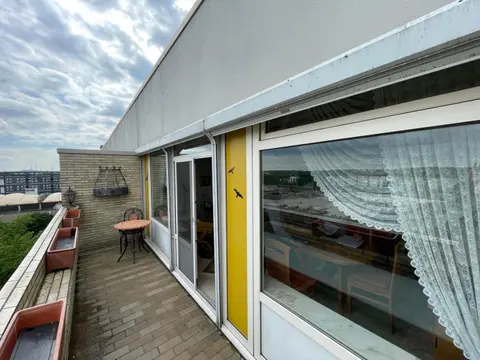 Zentrales Apartment für bis zu 5 Personen mit Balkon, Parkplatz, Waschmaschine & direkten Einkaufsmöglichkeiten