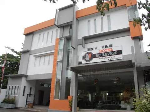 Boulevard Hotel