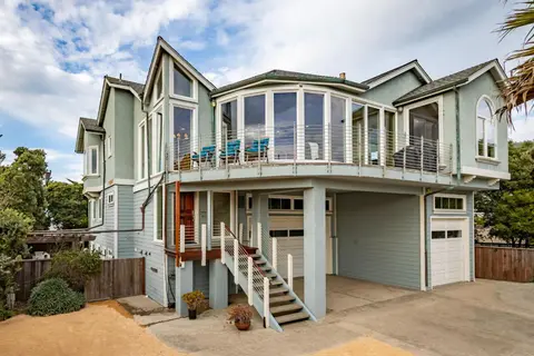 1 block to beach, Private Hot Tub, Fire Pit and BBQ