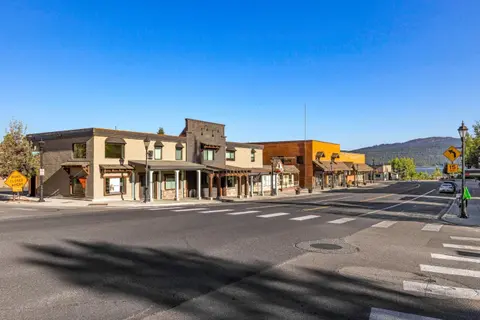New! Brand new Downtown Loft 205 - Lake views, half block from lake, restaurants, and shopping