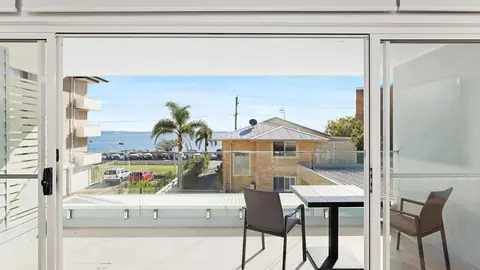 Hideaway 1, 3 Lillian St - stunning water views