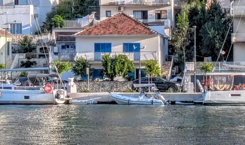 Waterfront Seaview Apartment Maria