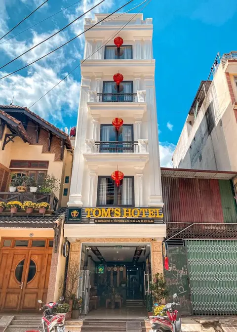 Tom's Hotel