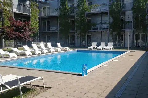 Apartment with pool, 10 min walk from Old Town