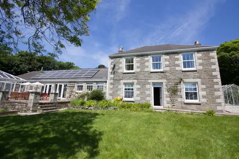 Tregoose Farmhouse and Barn