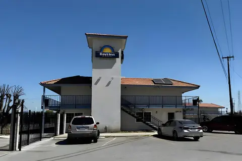 Days-Inn by Wyndham Bakersfield