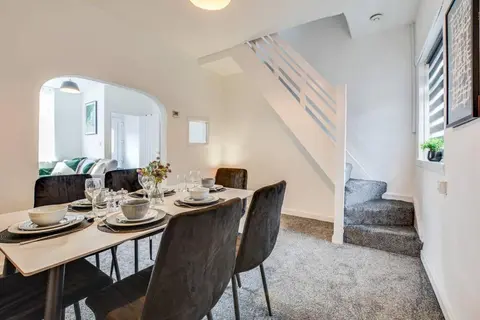 Stylish & Vibrant 2 Bedroom