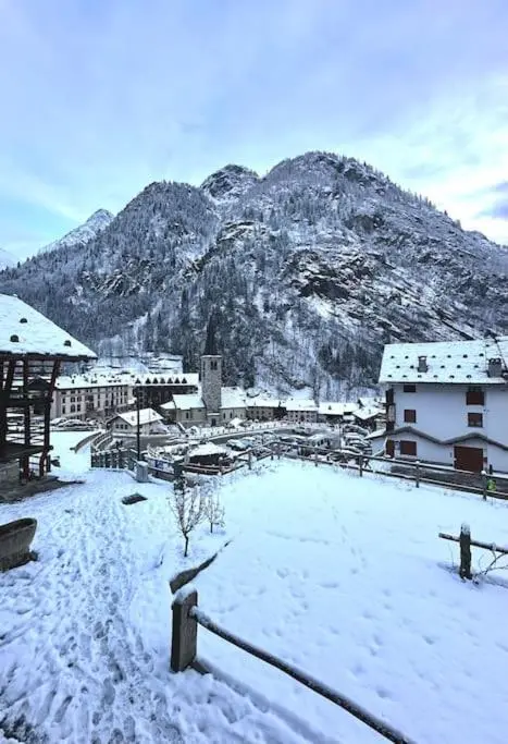Stilish wooden chalet fully renovated near the lifts