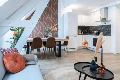 6-Bed Aircon House Diaz 60m2, many bedrooms