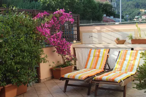 Modern Apartment in La Spezia with Stunning Views - 75 m²