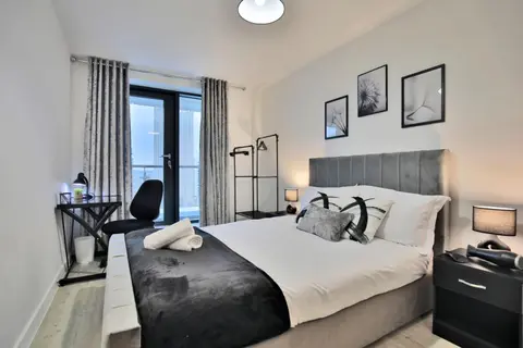 Modern 2 Bed, 2 Bath Apt with Ensuite By Avalora Short Lets & Serviced Accommodation Salford With Balcony, Near Tram Stop Salford Quays