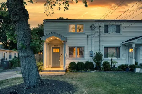 Patio Paradise Stylish 3BR Home with Gaming Room