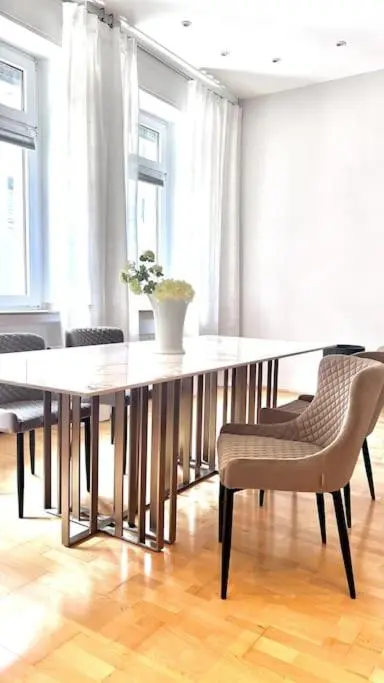 90qm Designerwohnung mit Küche und Jacuzzi in DO-City