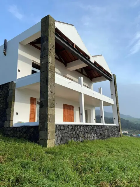Spacious House with Sea View in Angra do Heroísmo