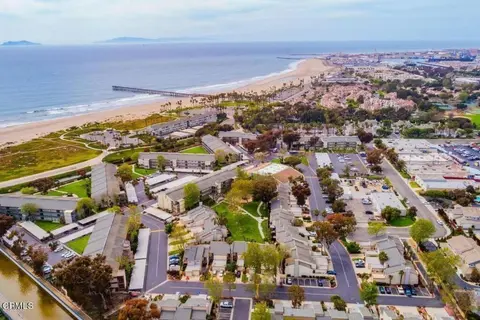 Spectacular Beach Retreat with Ocean View