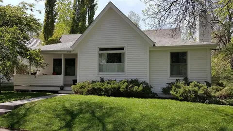 Intown Contemporary Prime Street, Fenced Yard, Bright And Open Concept Design