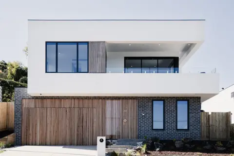 La Bella Beach House-Sleeping 9, Wood Fire, Aircon