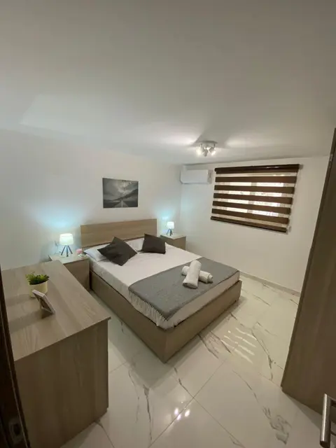 R2 Double Room Msida, in share flat