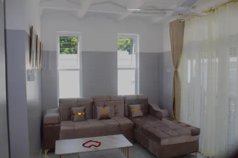 AC one bedroom apartment , 5 min walk from bofa road, baobab resort ,Canna Lily