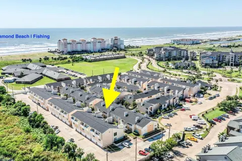 Coastal Paradise Condo with 2 Bedrooms and Pool