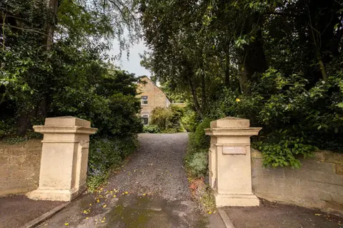 Host & Stay - Summerhill Court Lodges