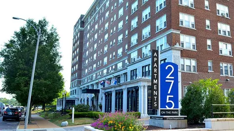 Landing at 275 on the Park - Senate - 1 Bedroom in De Baliviere Place